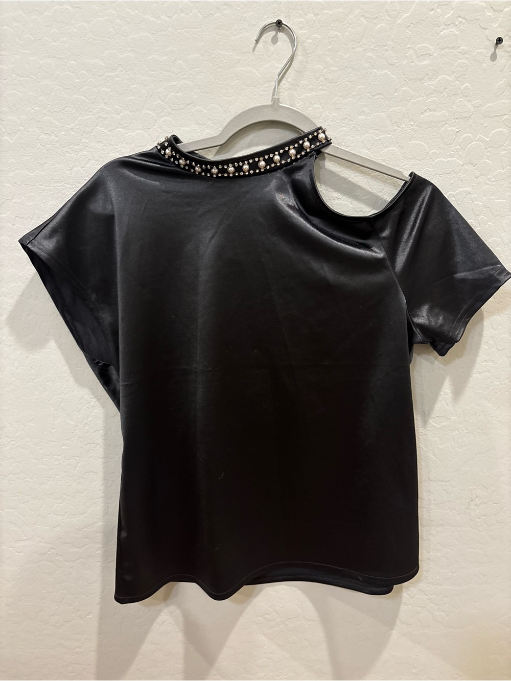 Embellished Pearl-Neck Short Sleeve Top